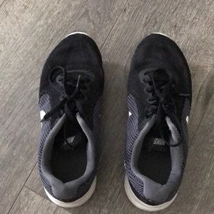 Nike Black and Gray Tennis Shoes